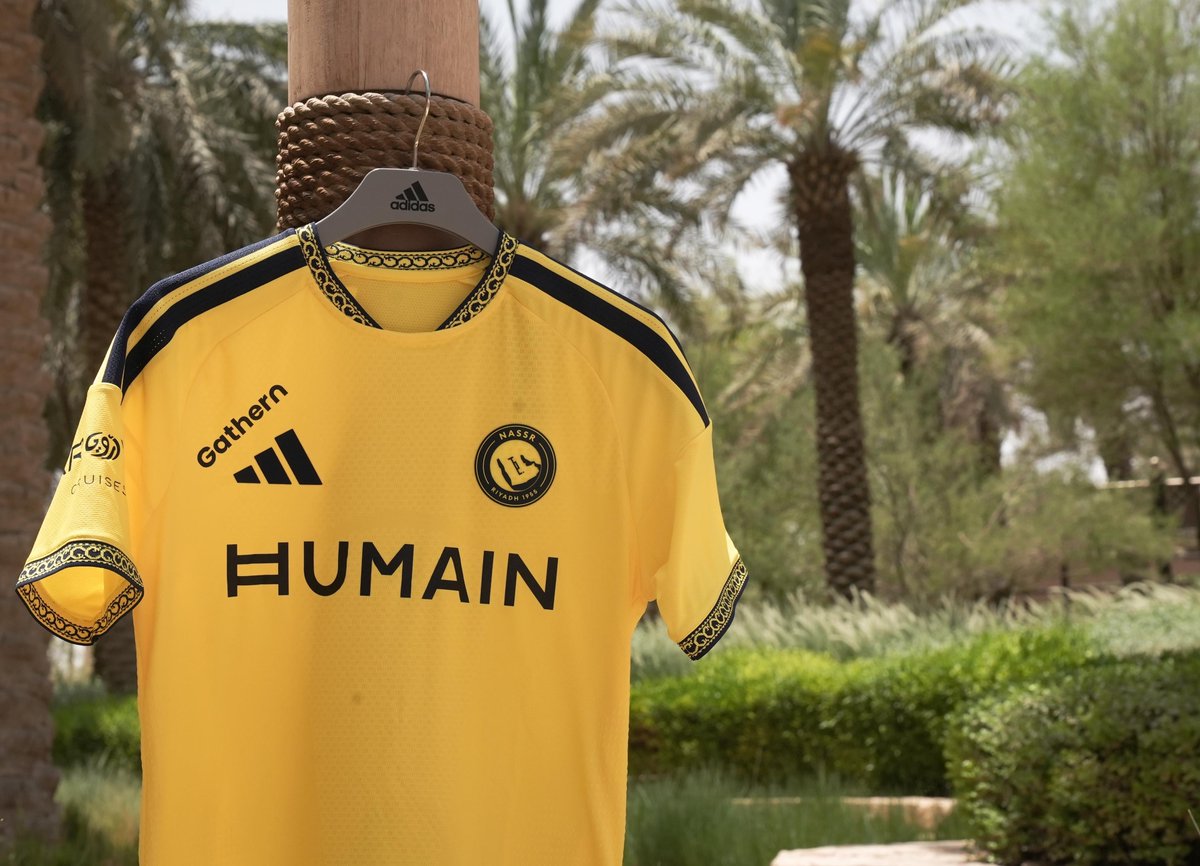 AlNassrFC_EN's tweet photo. More than our colours.
A symbol of who we are. 💛💙

The official Nassr 26/27 Home Kit.
Wear the Spirit of Najd.

 Dropping tomorrow online and at Nassr stores. https://t.co/Qe4lPHnguE