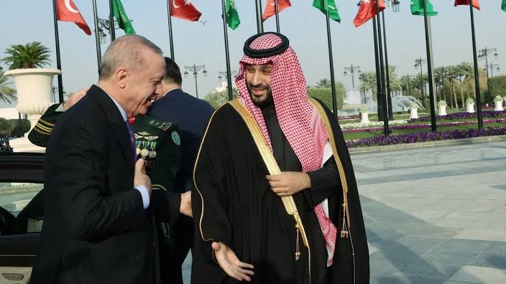 medya3tr's tweet photo. 🔴 Cumhurbaşkanı Erdoğan, Pakistan Başbakanı Şahbaz Şerif ve Suudi Arabistan Veliaht Prensi Muhammed bin Selman, 7 Ağustos’ta Suudi Arabistan’da üçlü görüşme gerçekleştirecek.

Görüşme, Şerif’in 6–8 Ağustos tarihlerini kapsayan resmî Suudi Arabistan ziyareti sırasında yapılacak. https://t.co/CnCk0e5EYS