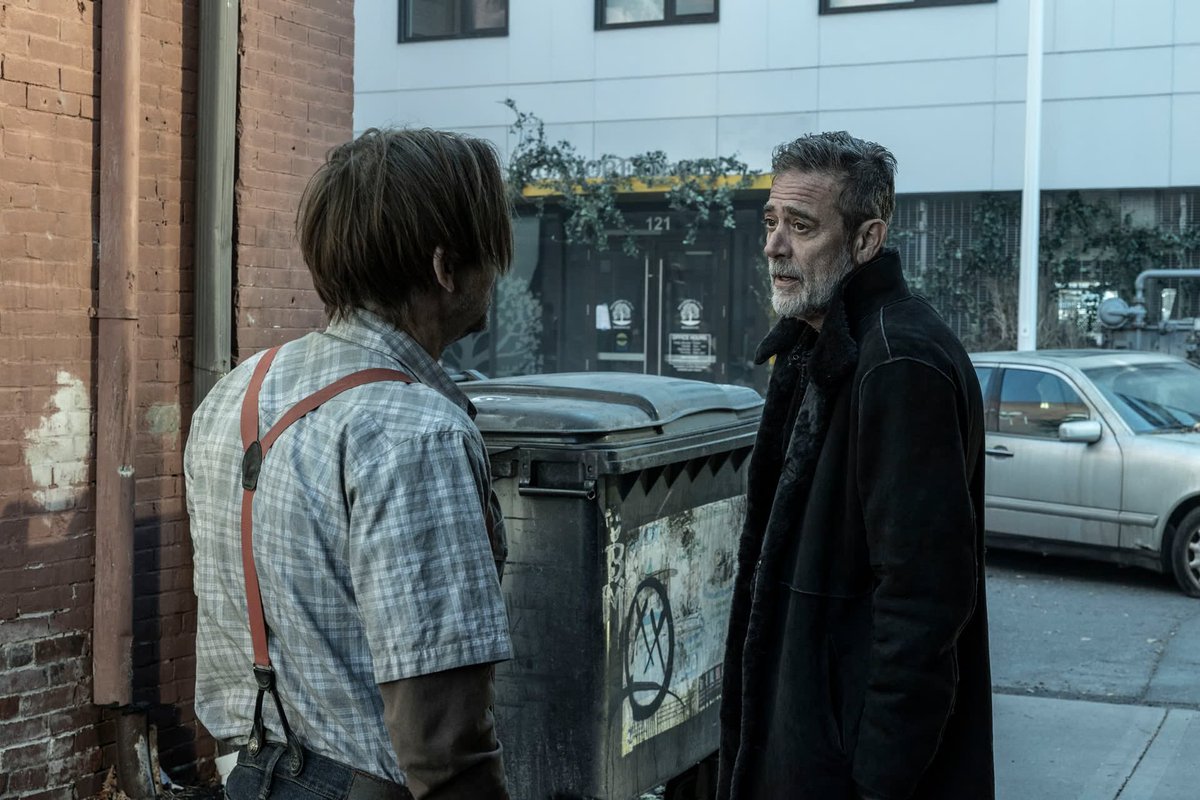 jeffreynewsbr's tweet photo. The Walking Dead: Dead City S03E03: "Emigrantes" - Maggie, Negan e sua nova comunidade recebem um transbordamento inesperado de sobreviventes. Também estrelado por Jimmi Simpson, Raúl Castillo, Aimee Garcia, Logan Kim e Michael Emery, o episódio deste fim de semana foi escrito por Mira Z. Barnum.