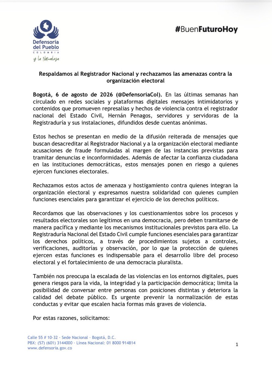DefensoriaCol's tweet photo. En las últimas semanas han circulado en redes sociales mensajes intimidatorios y contenidos que promueven represalias y hechos de violencia contra el registrador nacional del Estado Civil, Hernán Penagos, servidores y servidoras de la @Registraduria y sus instalaciones, difundidos desde cuentas anónimas.

Estos hechos se presentan en medio de la difusión reiterada de mensajes que buscan desacreditar al Registrador Nacional y a la organización electoral mediante acusaciones de fraude formuladas al margen de las instancias previstas para tramitar denuncias e inconformidades. Además de afectar la confianza ciudadana en las instituciones democráticas, estos mensajes ponen en riesgo a quienes ejercen funciones electorales.

Rechazamos estos actos de amenaza y hostigamiento contra quienes integran la organización electoral y expresamos nuestra solidaridad con quienes cumplen funciones esenciales para garantizar el ejercicio de los derechos políticos.

Leer pronunciamiento aquí 👇🏽