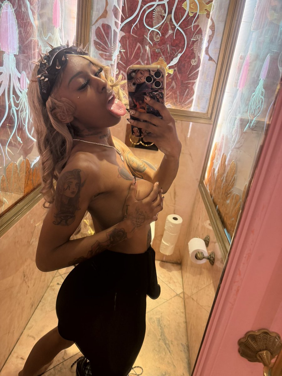 ms149_'s tweet photo. Sexy fish slut🤪😂 https://t.co/ILC12BhWl2
