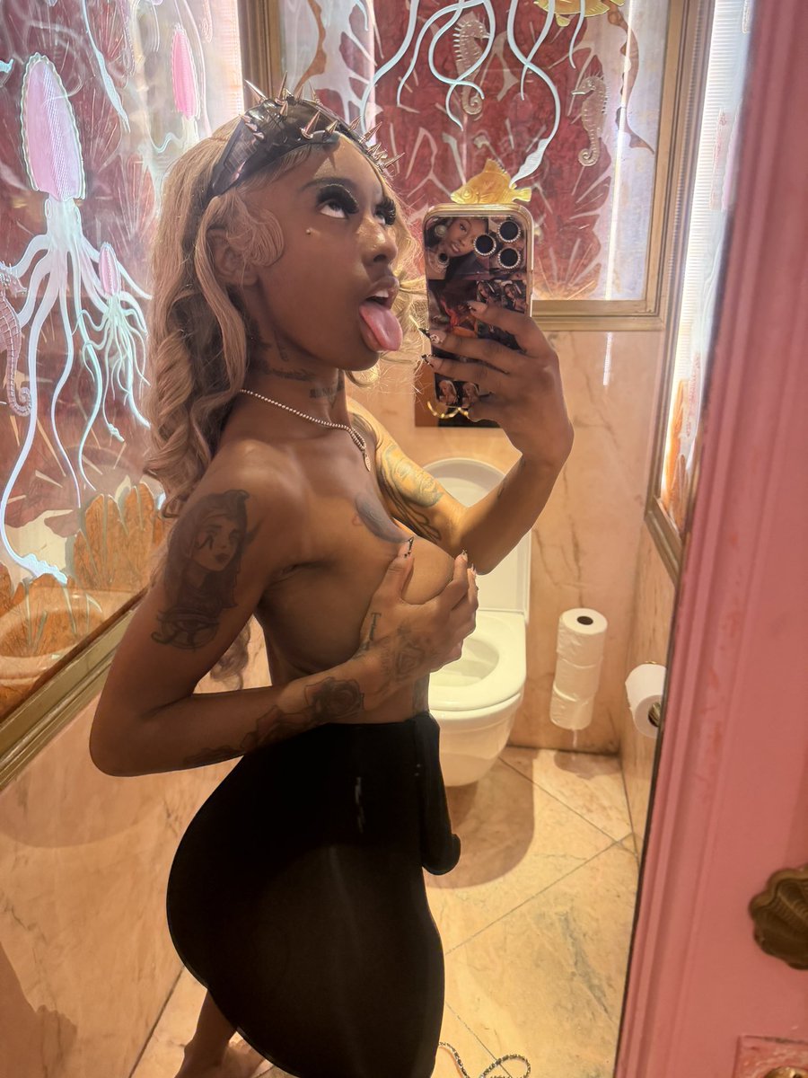 ms149_'s tweet photo. Sexy fish slut🤪😂 https://t.co/ILC12BhWl2