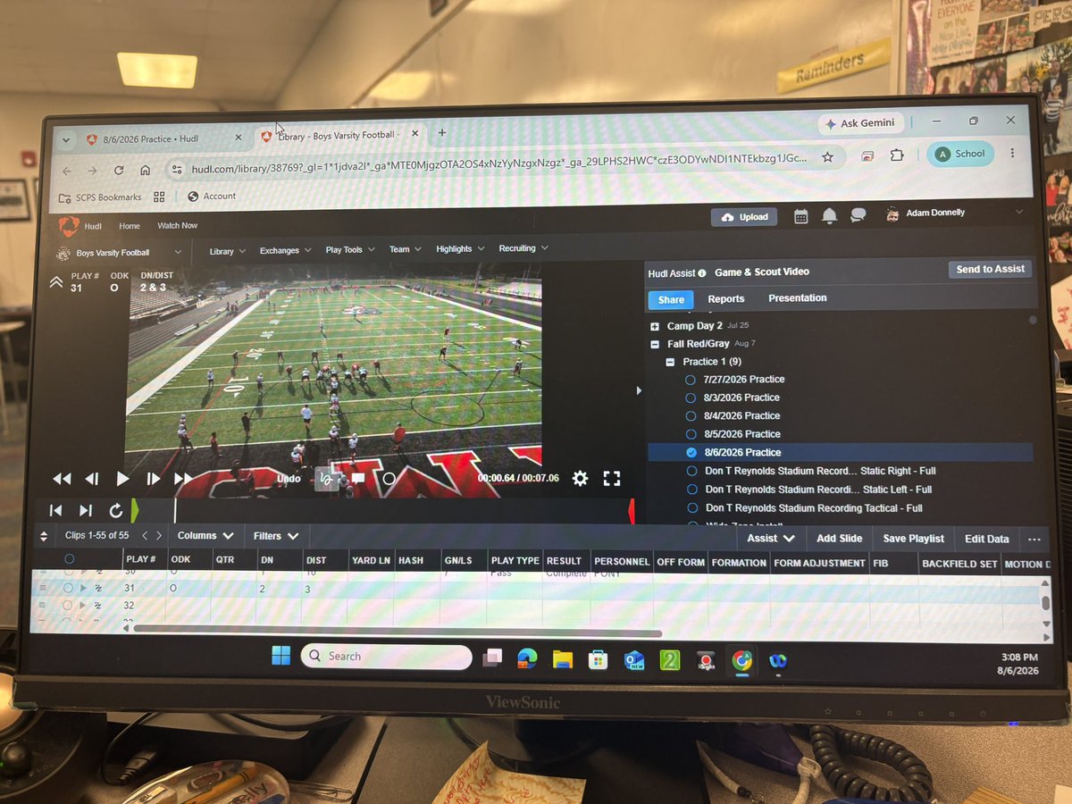 Adamdon3's tweet photo. @Nathaniel_Pat @HudlFootball @GregJNelson Help me with this though. 
Same monitor. Same video. 1st picture is classic and I can see the video larger. 2nd picture is Hudl and because of the extra banners/toolbars I have less vertical space so smaller video. Full screen doesnt help because I cant breakdown in full screen. https://t.co/aOCWWS8iD9