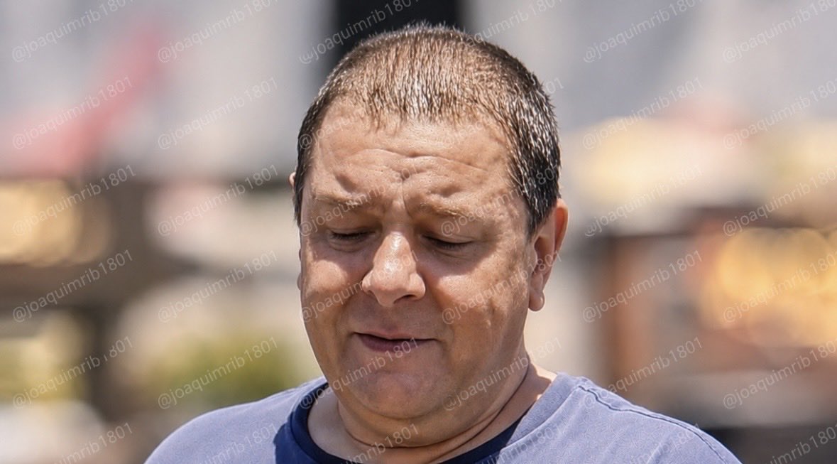joaquimrib1801's tweet photo. A Polícia Federal vai intimar Lulinha para prestar depoimento presencial em sua sede, em Brasília, no âmbito dos inquéritos em andamento.
Diante da existência dos requisitos legais para a prisão preventiva, o não comparecimento ao depoimento poderá ensejar representação da PF ao ministro André Mendonça para que expeda o mandado de prisão. Como Lulinha está no exterior, as autoridades brasileiras deverão solicitar a inclusão de seu nome na Red Notice da Interpol e formalizar o pedido de sua extradição, por meio dos mecanismos de cooperação jurídica internacional, com apoio operacional do FBI nas diligências cabíveis.