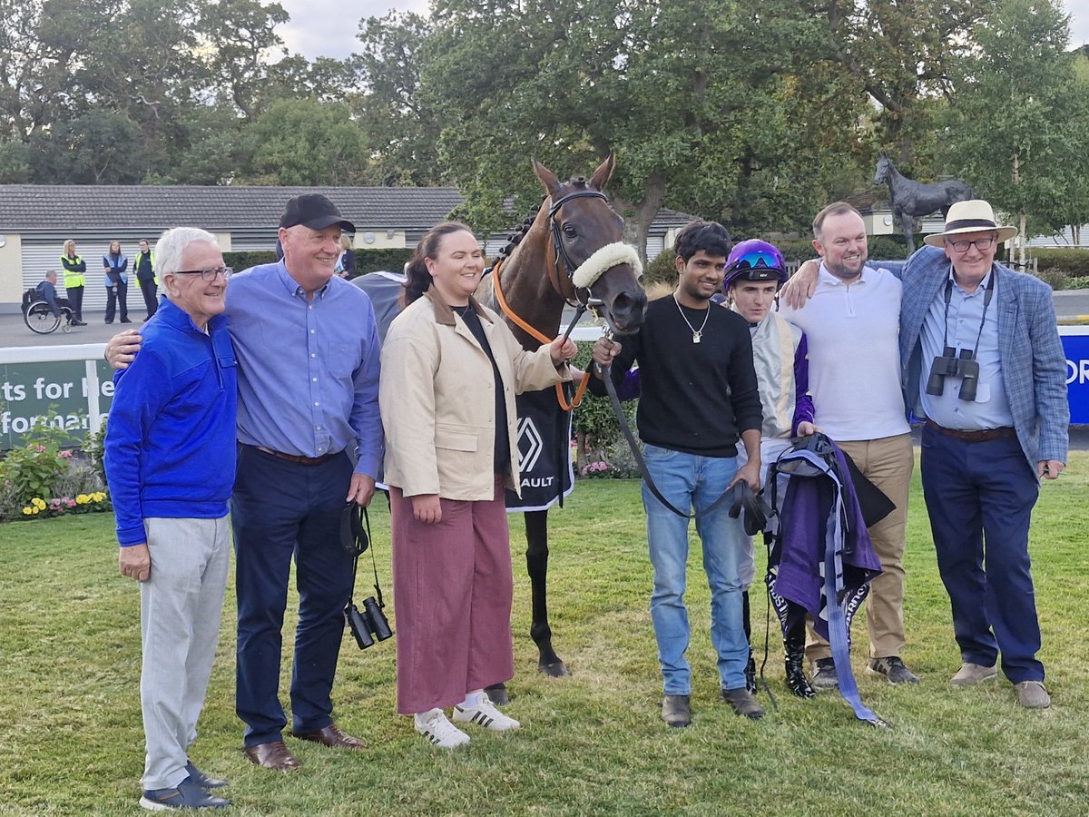 SportsNewsIRE's tweet photo. Bella Colombia (6/1) gives @williemccreery1 and @sam94669 victory in the @renaultireland Handicap @LeopardstownRC https://t.co/iFRSl0o5c0