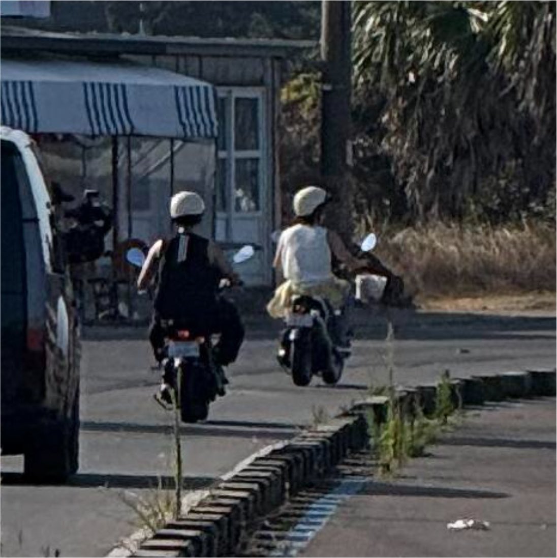 flamehanie's tweet photo. jeonghan &amp; dokyeom wore a sleeveless top while riding a motorcycle in jeju T__T omg…. another content with sleeveless jeonghan.. 

jeonghan had a shirt tied around his waist again kkk https://t.co/O0bTXTE9YN