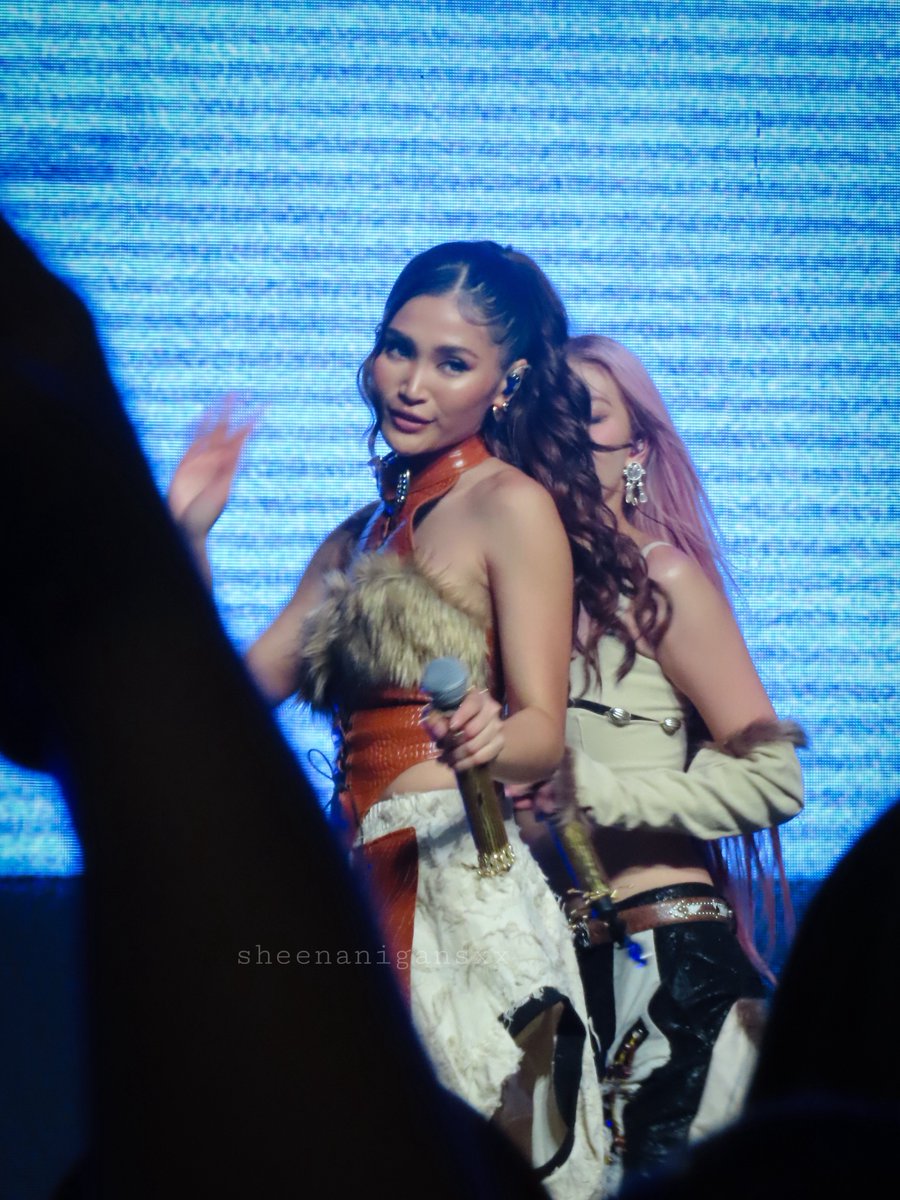 sheenanigansxx's tweet photo. out of this world, @bini_jhoanna 💙

#BINI_Jhoanna
#BINI_SIGNALS_WORLDTOUR_2026
#BINI_SIGNALS_LOSANGELES https://t.co/wYS92XTjLl