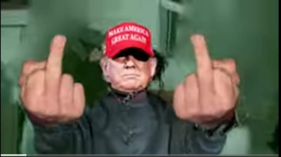 Darren7044's tweet photo. @MikeNellis You ignorant loud mouth humpty dumpy fat ass scumbag!!!!!! https://t.co/mgFZL1xPsk