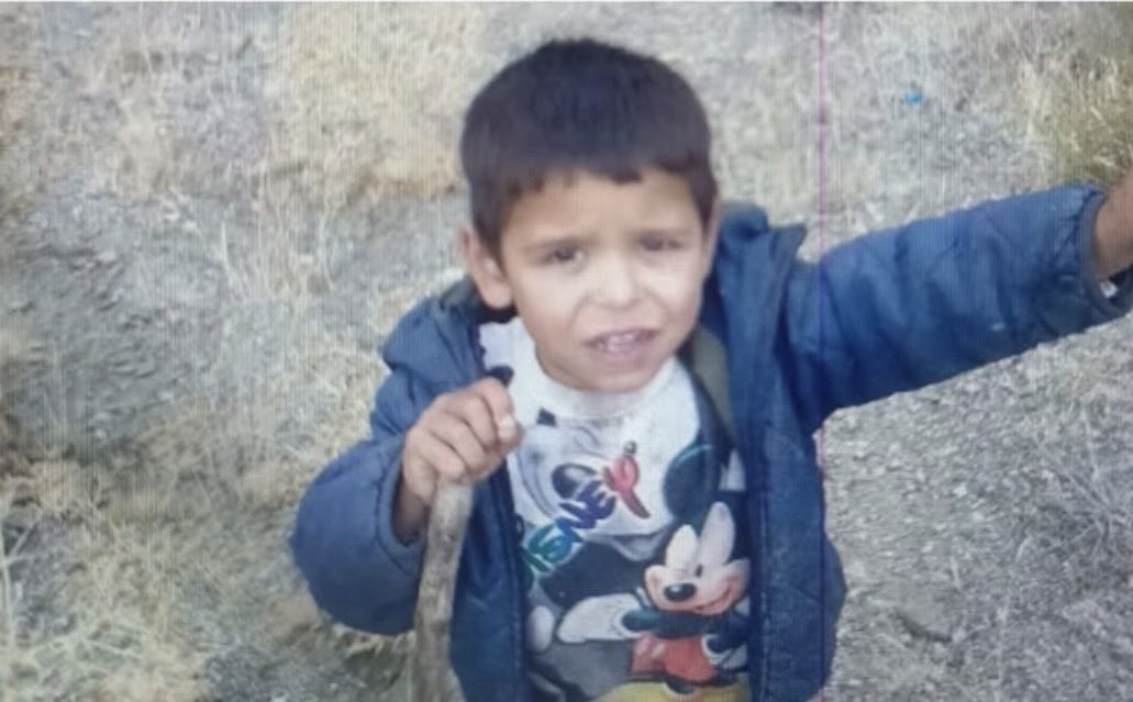 SaadetOzkanEfe's tweet photo. İnsan görünümünde zalim varlıklar. Bunlar ıslah olmuyor. Afyonkarahisar'da yüksekten düştüğü iddiasıyla kaldırıldığı hastanede hayatını kaybeden 4 yaşındaki çocuğun cinayete kurban gittiği ortaya çıktı.

Çocuğun annesinin, oğlunun ölümünden 3 gün sonra katil ile evlendiği öğrenildi. Bunlarda vicdanın  kırıntısı  yok.  Bunca insan evlat hasreti çekerken, bu zalimler çocukları katlediyor. 
Bunların peşine düşeceğiz.  Adalet istiyoruz. 
@ucimorgtr @yucelceylancom