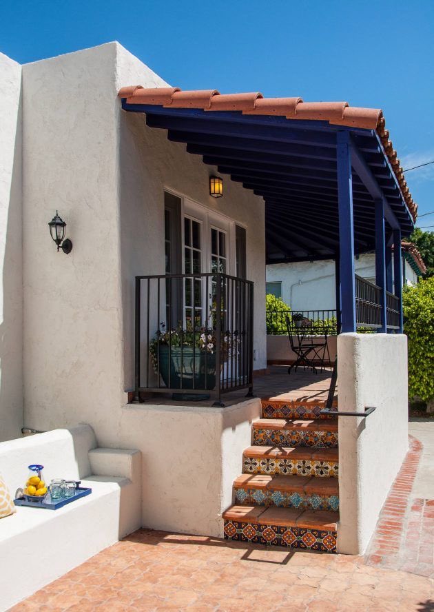 shavnyuyngah's tweet photo. Bring back verandas too. Let’s normalize spending part of the weekend with family on verandas, knitting, painting, or just sharing coffee while life happens.

I’ll keep talking about the social/transitional spaces slowly fading from our homes. https://t.co/ePtqkinakF
