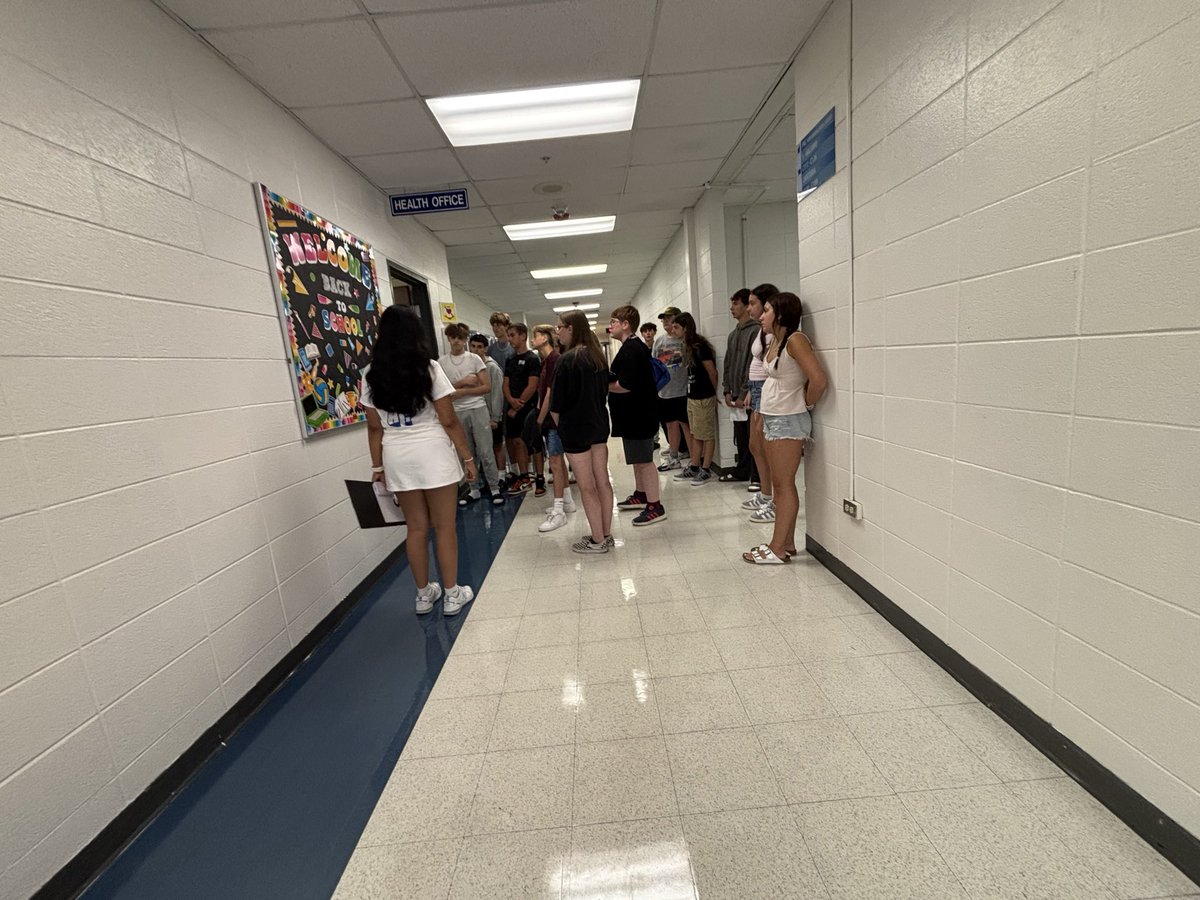 spedteach8's tweet photo. LZHS: Welcome Bears 🐻 #WeAreLZ #LZNation @johnwalshD95 @LZ95curriculum @LZHSBEARS @lzhsathletics @GalltKelley @LZdistrict95 @thefossboss @MrLeahyTweets https://t.co/BJuirKuHbZ