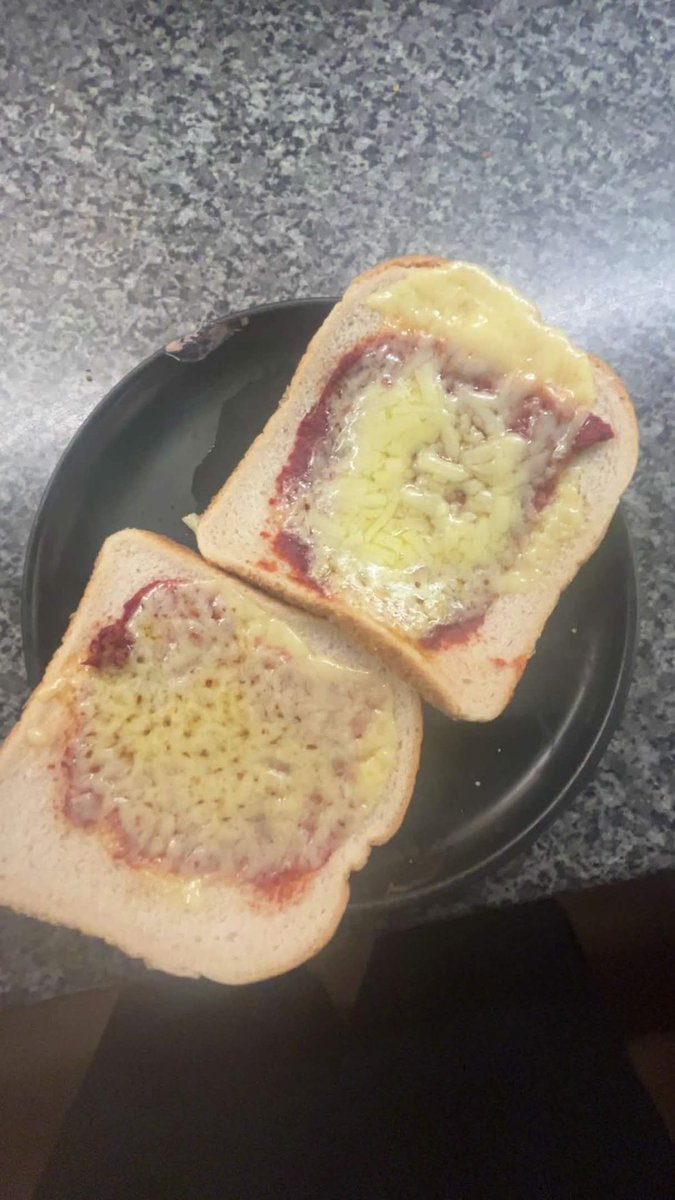 Jabnipslip's tweet photo. @hypvlrr dinner 6 months ago #Prisonfood #Latenight #BotchedBBL https://t.co/K4jyQtuV5r
