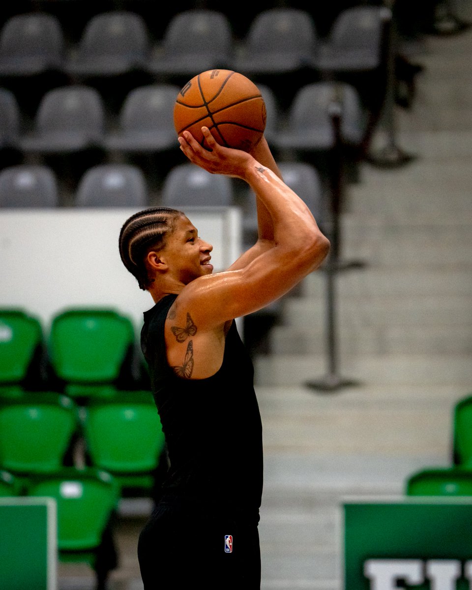 spurs's tweet photo. summer work continues in Paris 💼 https://t.co/cXlqgAIsVJ