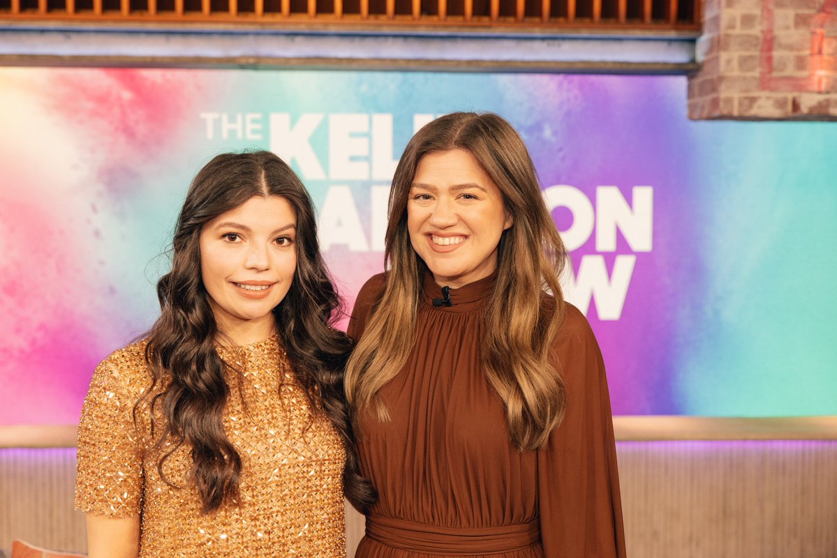 KellyClarksonTV's tweet photo. Closing the week out with Adrien Brody, Sarah Pidgeon and Alex Aster today PLUS Jessi brings an extra special guest to set! ☺️ https://t.co/EBI83z2GAa