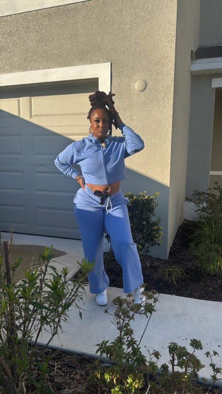 Danielle_j94g's tweet photo. What’s up y’all 💚👋 https://t.co/h9kx5JvYLd