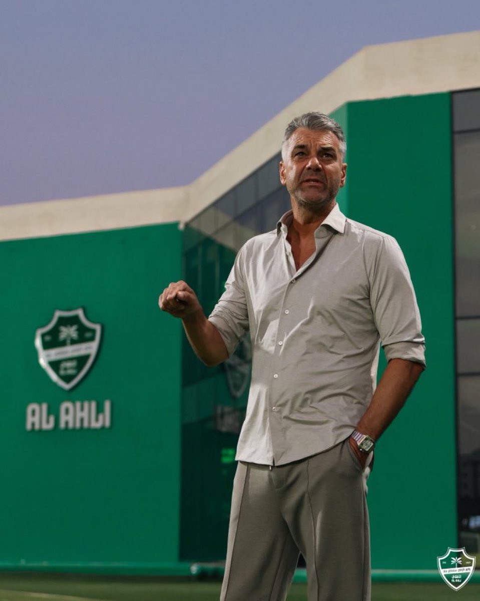 iK_9S's tweet photo. الله يوفقه وارد انه يبدا بداية مخيبه للامال ووارد يكون العكس الاهم ياخذ وقته بالعمل 

المهم ان الجمهور ما يخليه يشيل الليلة لحاله ويكون كبش فدا لروي والتنفيذين ؛ الله يوفق مارينو 💚 https://t.co/RE6DgBv6Dc
