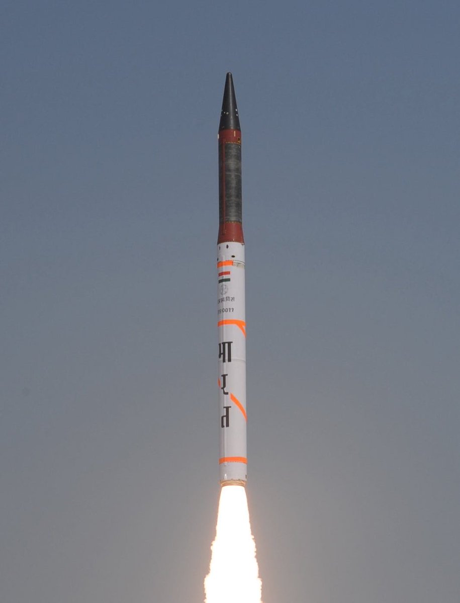 L_ThinkTank's tweet photo. [ 🇮🇳 INDE ]

🔸 L’Inde a mené avec succès un essai opérationnel de routine de son missile balistique nucléaire Agni-4 depuis le polygone de Chandipur.

🔸 Ce missile mobile d’une portée de 4 000 km a satisfait à toutes les exigences techniques et opérationnelles, confirmant sa pleine disponibilité.