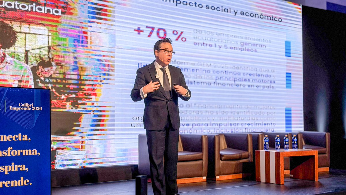 superbancosEC's tweet photo. 👩‍💼💡 Más oportunidades para las mujeres emprendedoras.

El Superintendente de Bancos, Roberto Romero von Buchwald (@RobertoRomeroV), participó en #ColibríEmprende2026, organizado por #MujeresColibríEcuador, donde compartió una charla sobre inclusión financiera y recibió un reconocimiento por su participación. 🏅🤝
.
.
.
#Emprendimiento 
#InclusiónFinanciera 
#HacemosLoCorrecto✅