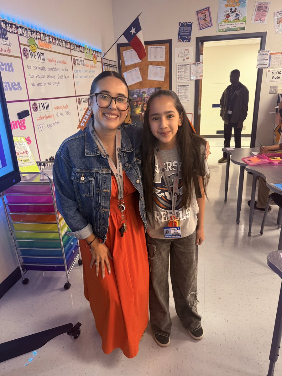 MTovias_RMS's tweet photo. Twinning with a wonderful Rebel! Our Rebels have heart 💙🧡 #FORtheValley https://t.co/4UIDVbQp7T