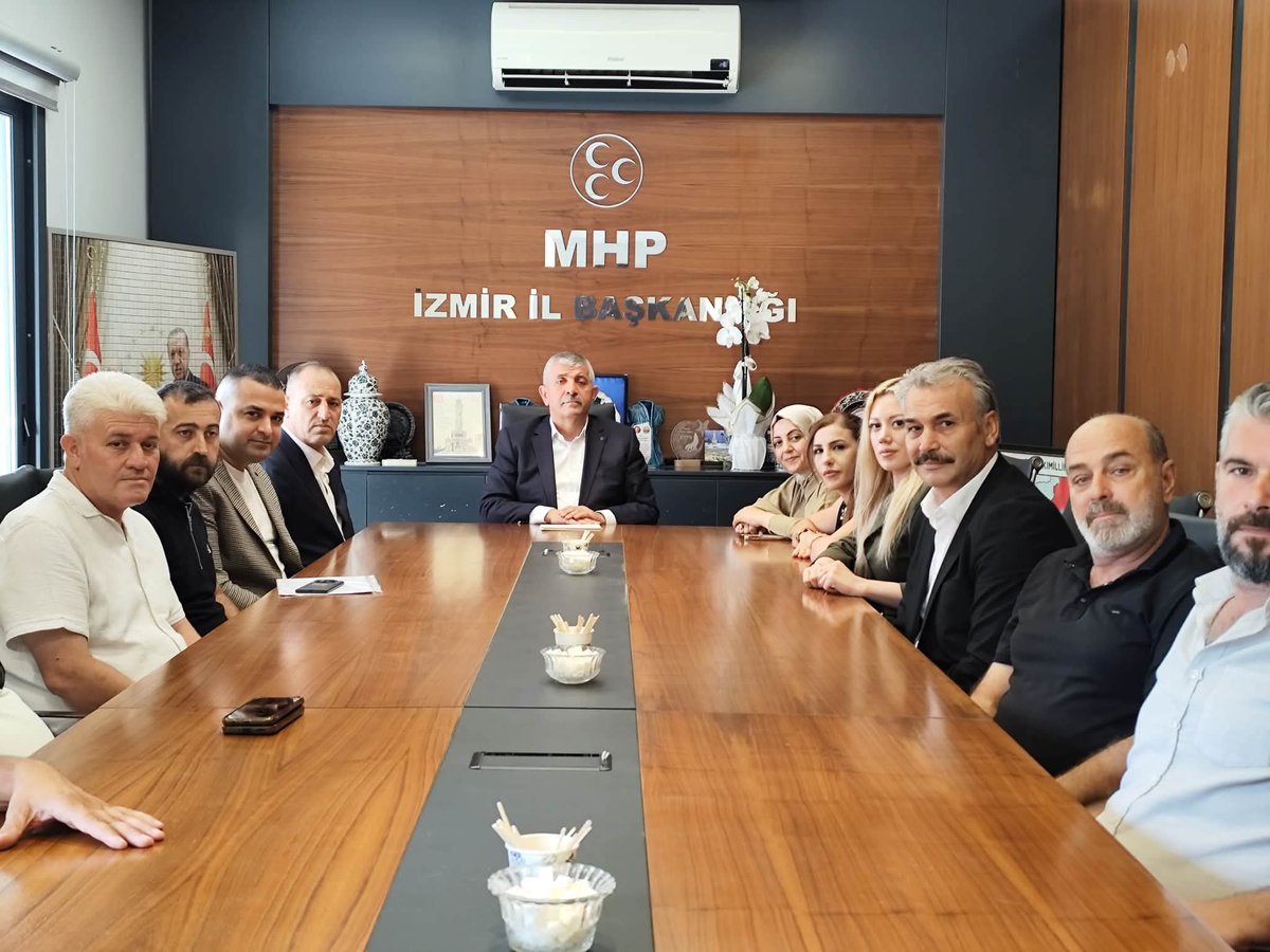 HHGayretli's tweet photo. Bugün Kemalpaşa MHP ilçe yönetimi olarak
        İzmir İl Başkanımız Sayın Veysel Şahin ziyarete gittik kabulleri için kendisine teşekkür ederim.
        Görüşme sürecinde terörsüz Türkiye nin günümüzde ve gelecekte ne kadar önemli olduğunu, Ülkemizin bekası için sayın genel başkanımızın hiç bir siyasi ve şahsi endişe duymadan ülkemizin birlik ve beraberliği için elini taşın altına soktuğunu bugün değilse insanlarımızın gelecekte böyle bir girişimde bulunan Genel başkanımız Sayın Devlet Bahçeli ye minnetar olacakları bu nedenle bu dava için bizlerinde var gücümüzle çalışacağımız beyan ettik.
@VeyselSahinMhp