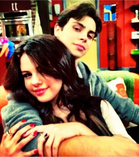 WorldwideSelG's tweet photo. Jake T. Austin (Max) revealed that he wasn’t invited to return in "Wizards Beyond Waverly Place."

— Considering what Jennifer Stone said, it was most likely David Henrie who made such a decision. https://t.co/x7Rg9DmxyC