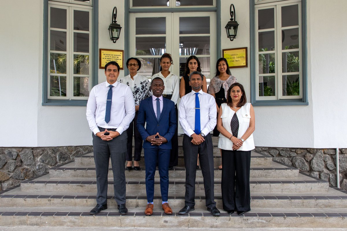 IOM_Mauritius's tweet photo. .@IOM_EHSA Regional Director, @CelestinFranz, met Hon. @BarryFaure, Seychelles' Minister of Foreign Affairs and the Diaspora, to reaffirm IOM's partnership with the Government of Seychelles. https://t.co/w2uDADz4tf