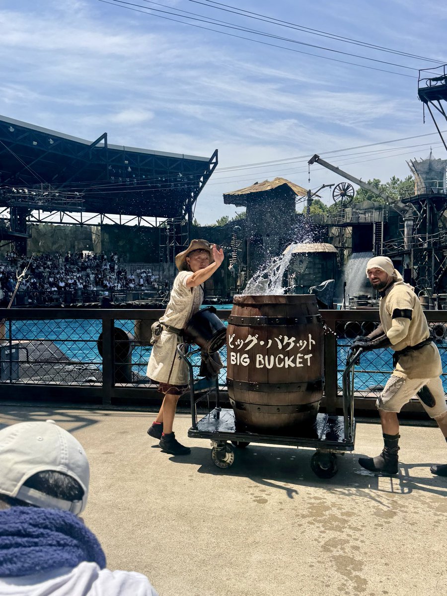 y108679's tweet photo. くうまさんアトラー、センター到着前にもうかけ始めちゃうの良き😂笑
しかもここ茶色シートだけど、めっちゃ水かかった😂😂笑

#USJファン #ウォーターワールド #WTW https://t.co/g5fKUqGHge