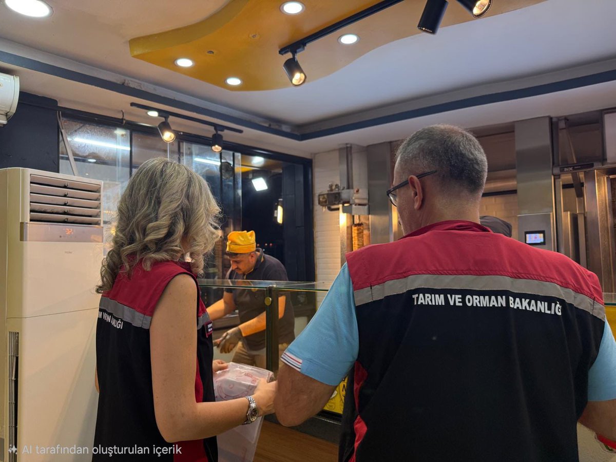 AliagaTarim's tweet photo. 5996 sayılı kanun kapsamında Aliağa İlçe Tarım ve Orman Müdürlüğü Gıda Kontrol Görevlilerimizce Toplu Tüketim İşletmelerimizde tüketicilerin güvenilir gıdaya ulaşması amacıyla gece  denetimlerimiz gerçekleştirilmektedir.
@TCTarim @AliagaKaymakaml https://t.co/QSS2GZZX7C