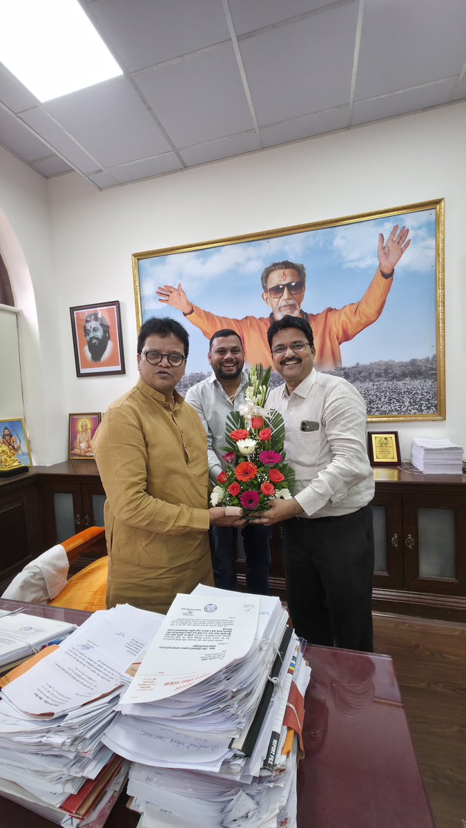 Abhischavan's tweet photo. 🚩 आज दक्षिण मुंबई में शिवसेना प्रणीत सहकार सेना के नवनियुक्त पदाधिकारियों को माननीय उपमहापौर श्री संजय घाडी जी के शुभहस्तों से, मा.श्री आनंदराव अडसूळ साहब के नेतृत्व एवं दक्षिण मुंबई विभाग प्रमुख अभिजीत दादा चव्हाण की अध्यक्षता में नियुक्ति पत्र प्रदान कर सम्मानित किया गया। https://t.co/Zp8QesKkiW