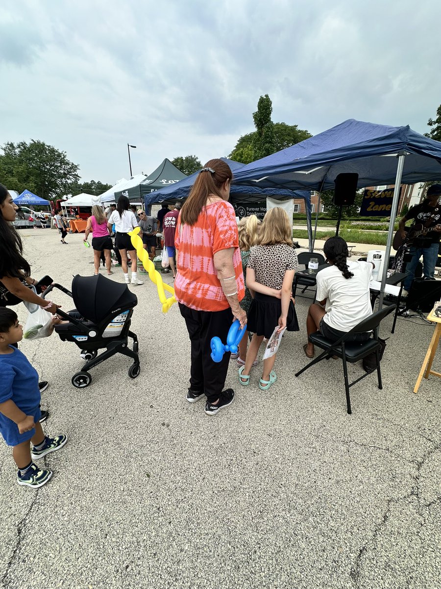 VolunteerVibe's tweet photo. August 5th, Had a great time at the Northbrook Farmers Market, bringing smiles to kids through face painting! Seeing their excitement and creativity made the day so rewarding. Grateful for every opportunity to connect with the community, and make someone’s day a little brighter. https://t.co/MVINSXemk0
