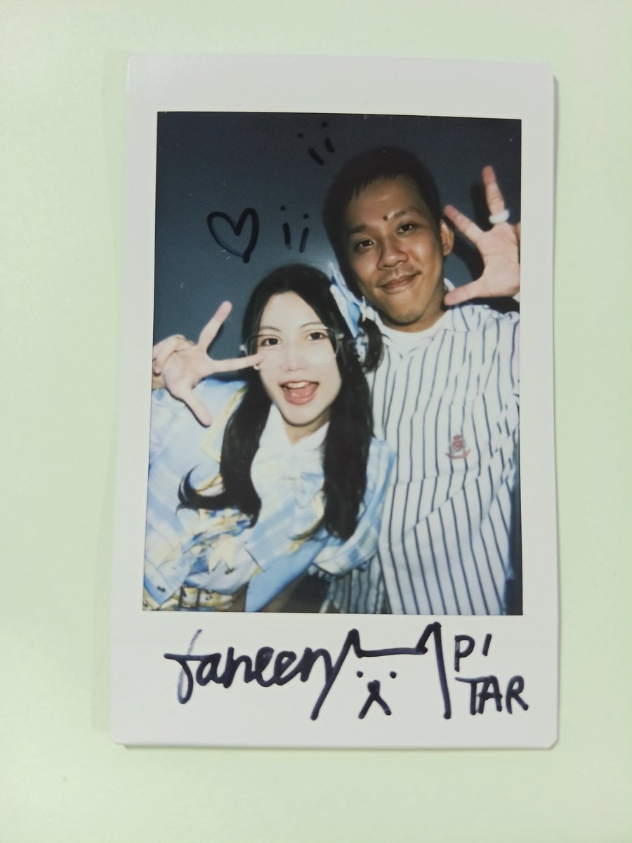Tata_Footprint's tweet photo. ทีแรกนึกว่าแว่นจริง มีแต่กรอบซะงั้น
555
ส่วนสเตจ Future Tense เยี่ยมมาก! พลังงานส่งมาถึงข้างล่างเต็มๆเลย
ปล. เป็นพี่ต้าร์อีกแหล่ว
@tanoon_viinx #TanoonViinx #TanoonCheki https://t.co/YRfdRvOscy
