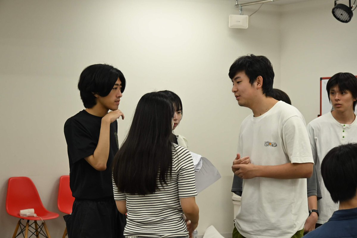queue_official's tweet photo. ◇◆稽古風景-Script ＆ Gag Comedy◆◇
稽古中……👀
より人の心に深く触れることができるようにと、みんなで試行錯誤しながら作り上げています✍🏻

《公演情報》
『Dr.Mori-心療は演劇である-』
8.28(金)18:00~
8.29(土)18:00~
📍武蔵野芸能劇場

https://t.co/uxVnEk6BBY

#drmori #queue #公演 https://t.co/tAp9CLShWV