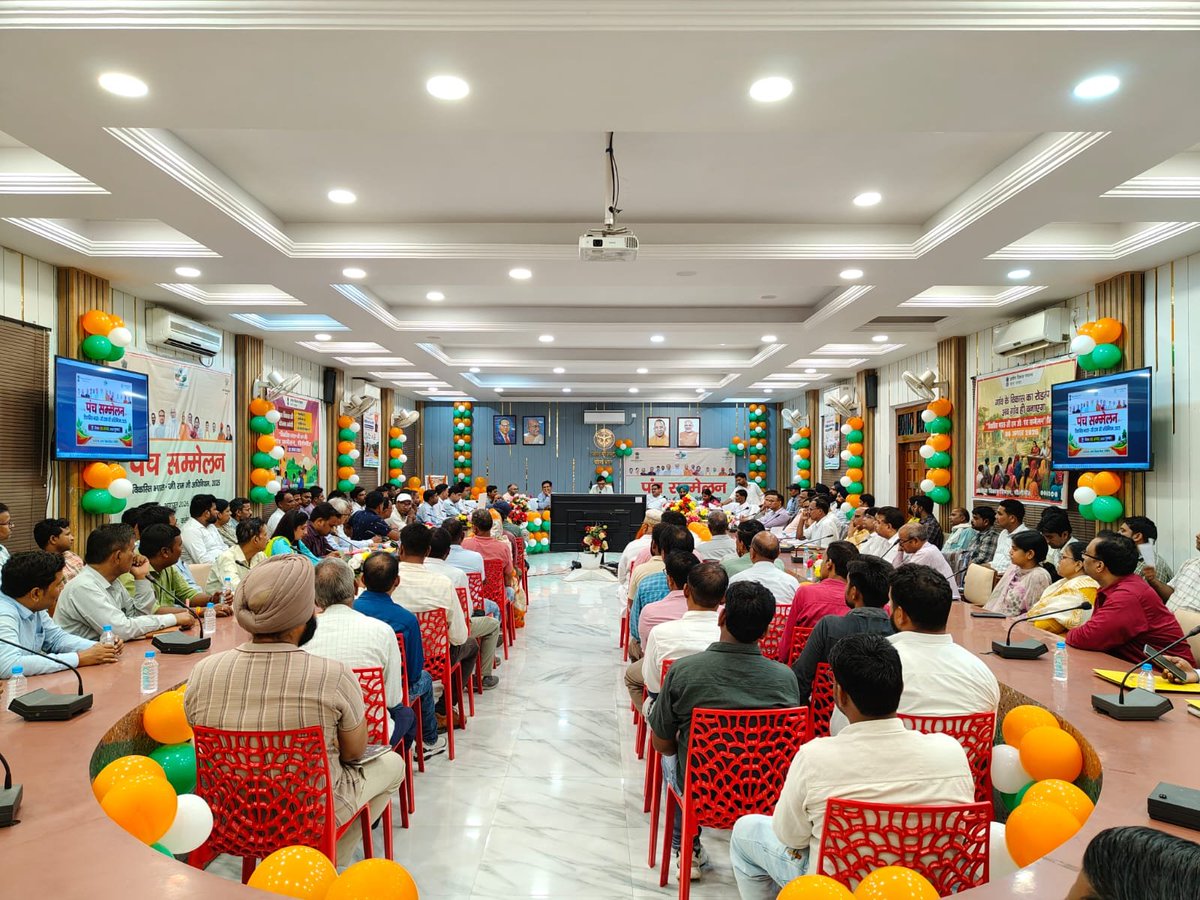 cdopbt1's tweet photo. आज दिनांक 06.08.2026 को गांधी सभागार में विकसित भारत-जी राम जी: पंच सम्मेलन का आयोजन किया गया जिसमें जिलाधिकारी महोदय के साथ प्रतिभाग किया गया।@UPGovt @ChiefSecyUP @CommissionerBa1 @InfoDeptUP @CMOfficeUP
@Dmpilibhit https://t.co/hdPEYIp5Tk