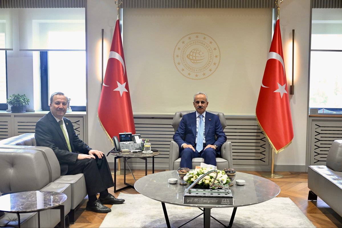 mugokgoz32's tweet photo. Ulaştırma ve Altyapı Bakanımız Sayın @a_uraloglu’nu ziyaret ettik.

Isparta-Antalya Dereboğazı Yolu başta olmak üzere, Isparta-Konya ve Isparta-Burdur Dostluk Yolu ile şehrimizin ivedilik arz eden ulaşım ihtiyaçları üzerine istişarelerde bulunduk. https://t.co/DE0IIHlBHo