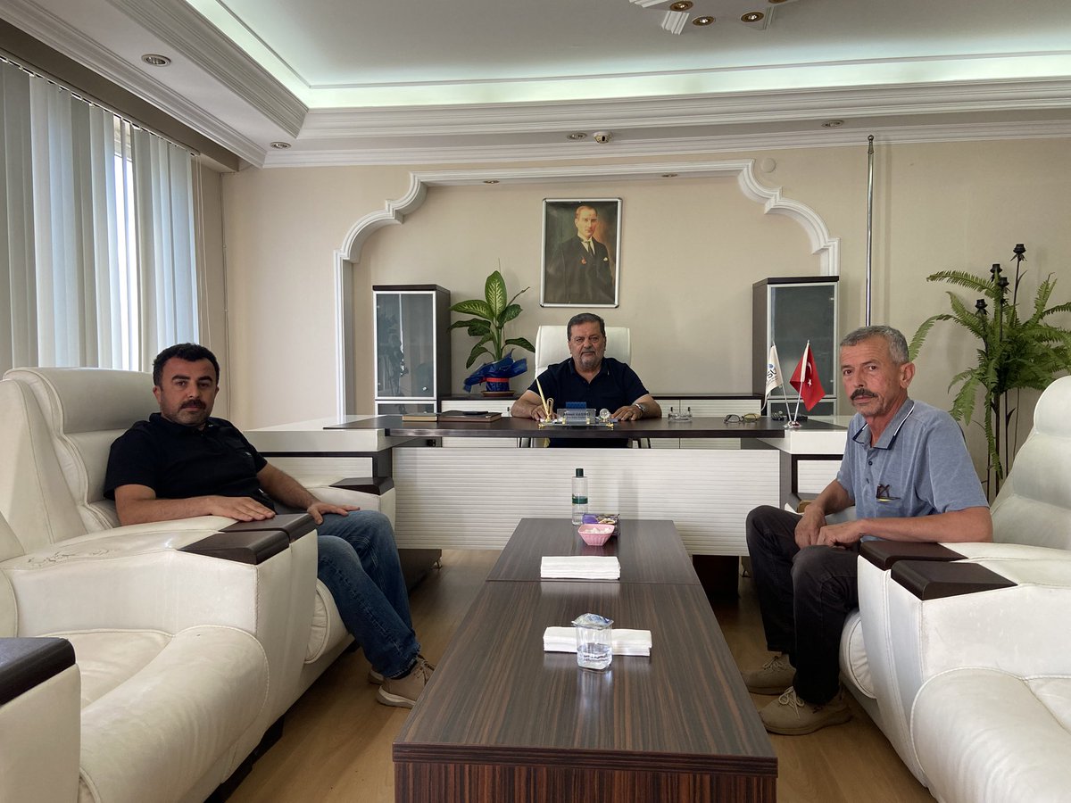 AhmetSolakoglu's tweet photo. #Hatay Büyükşehir belediyesi Hatsu Şube Müdürü Ahmet Hasırcı beyefendiyi ziyaret edip, yeni görevinin kendisine ve bölgemize hayırlı uğurlu olmasını diledik.
Kıymetli büyüğümüzün donanım ve birikimi ile büyük hizmetleri olacağı kanaatindeyim. 🙏 https://t.co/9mXsat53mM