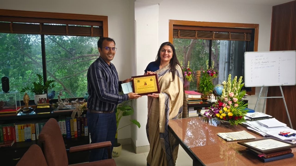 kumarvikas420's tweet photo. @CgstSurat On behalf of AICEIA Vadodara Circle, Shri Vikas Kumar, ASG presented a momento to the Commissioner of CGST, Surat in recognition of her inspiring leadership and guidance in leading CGST Surat Commissionerate https://t.co/LYHNCnISCE