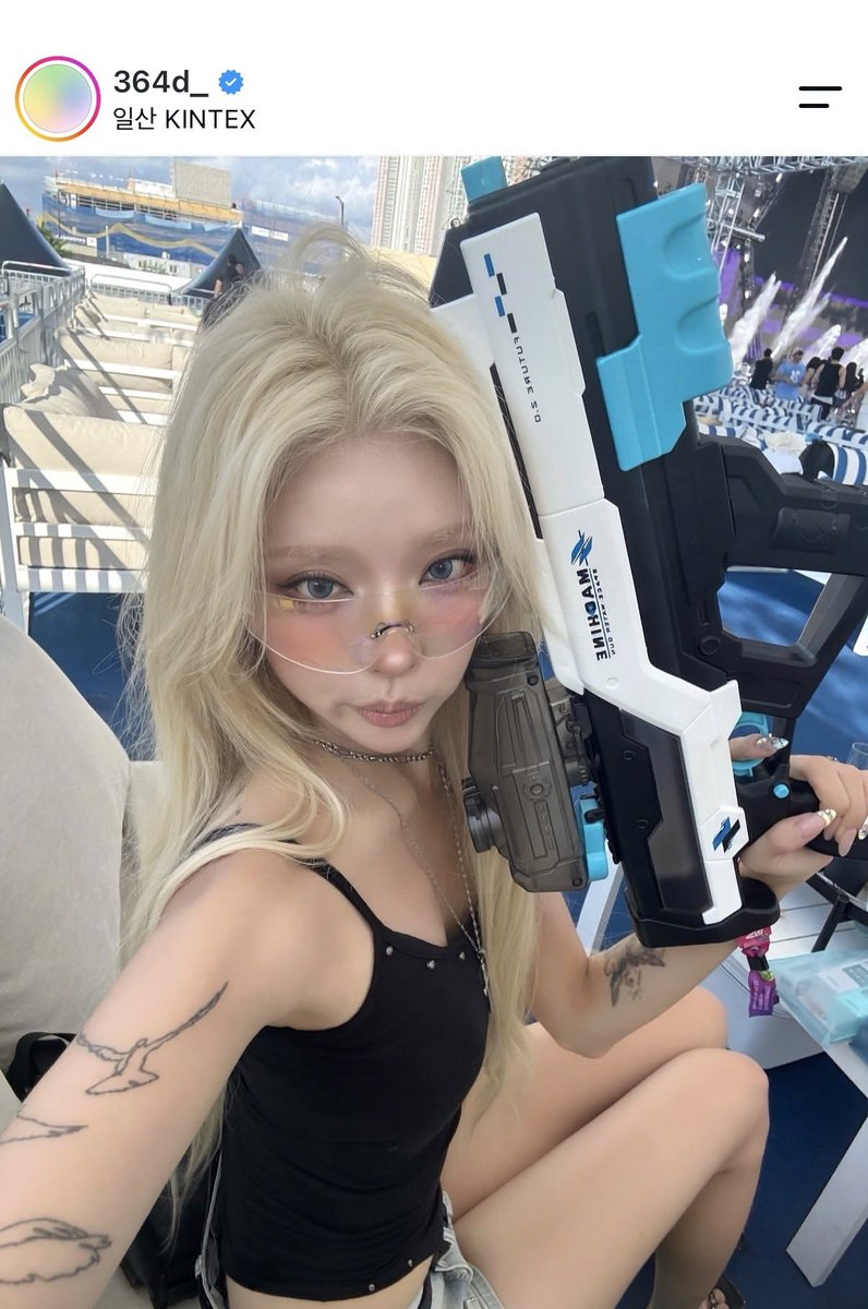 mildn_hh's tweet photo. 爆美女って夏でも1ミリもメイク崩れてないし、ツヤツヤ透明肌だけど、元の肌が違うってこと？😭 https://t.co/Q1wFuTEOEE