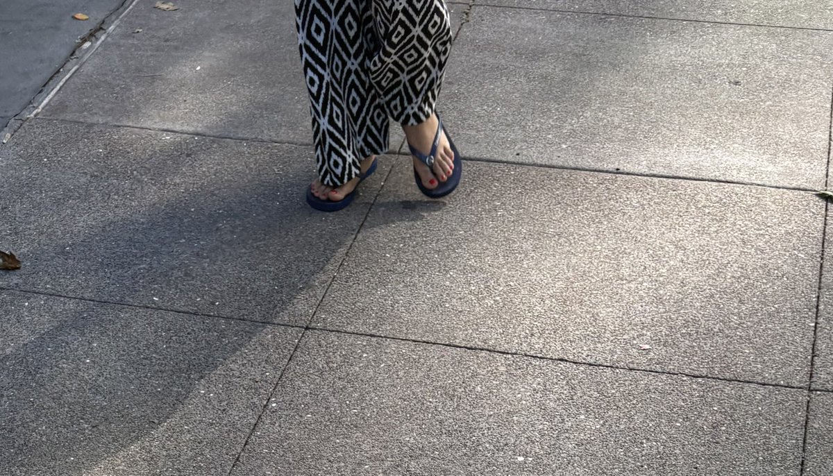 luvcreepin's tweet photo. #feet https://t.co/K6Yhc94GyQ