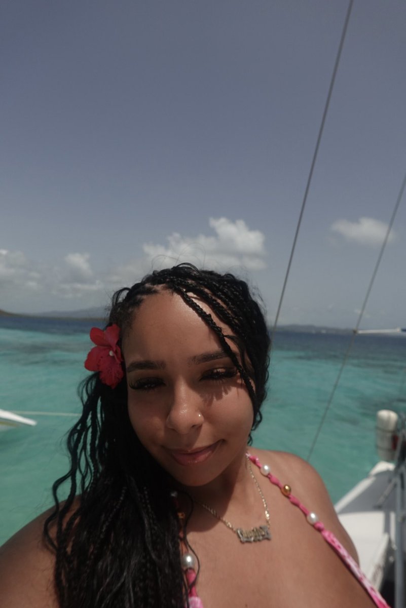 Aa1ixah's tweet photo. me and my digi against the world 🌺 https://t.co/TePREgFwhM