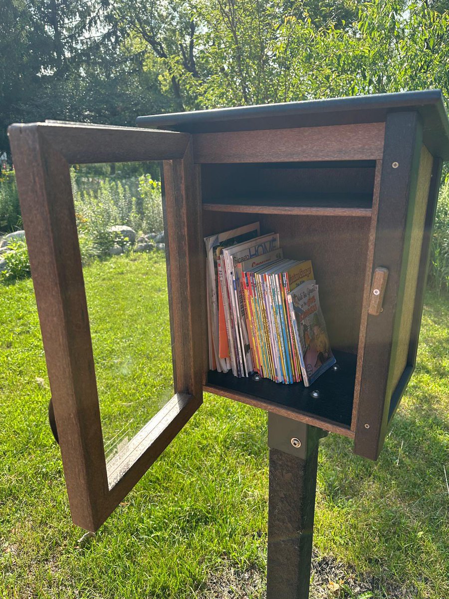 VolunteerVibe's tweet photo. All summer long, I’ve been continuing to maintain our community Little Free Library by keeping it clean, organized, and stocked with books for readers of all ages. 

It’s amazing how a small library can spark a love of reading and bring neighbors together. https://t.co/Isoc6fJtd8