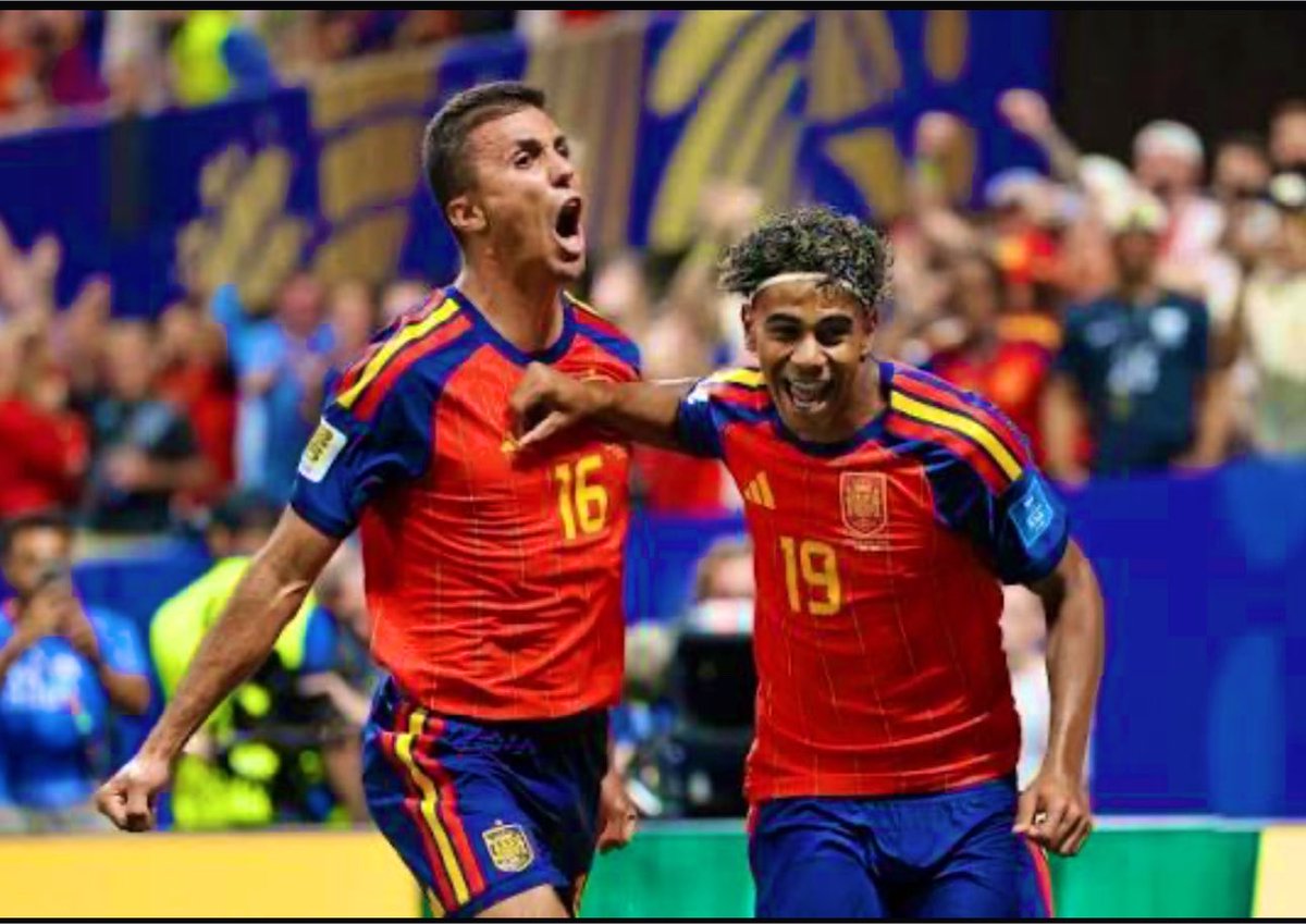 Aywa_anaBen0a's tweet photo. معلش سؤال اخير

رغبة جمهور ريال مدريد مين يكسب بالون دور؟

رودري الي سحب عليهم؟

ولا لامين يامال الدادي بتاعهم؟ https://t.co/DRzgjNTk2F