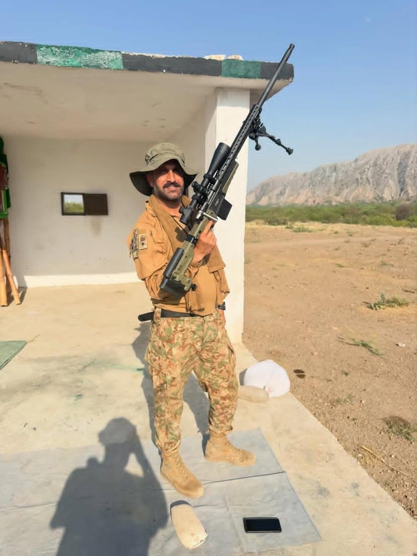 Defenders_786's tweet photo. Lt Col Shahid has lost one of his legs after sustaining severe injuries in yesterday’s IED blast during an Operation in Khyber District. 

Please keep him in your prayers for a swift recovery. https://t.co/mRp11lh1Nb