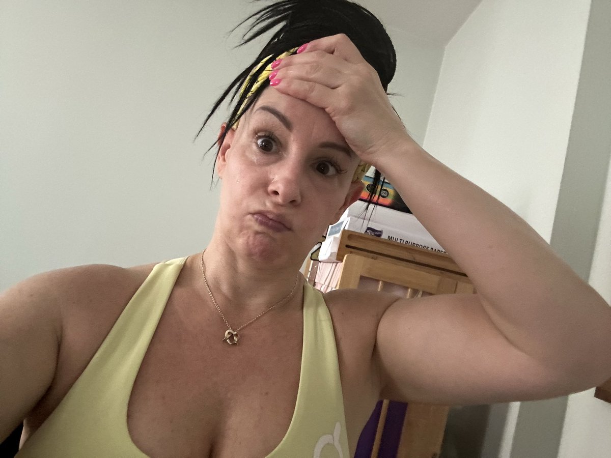 brookelaurin's tweet photo. When you’re not a sweaty person but the Sweat is really sweating this morning. #humidaf #togetherwegofar https://t.co/3qDOJkEL5u