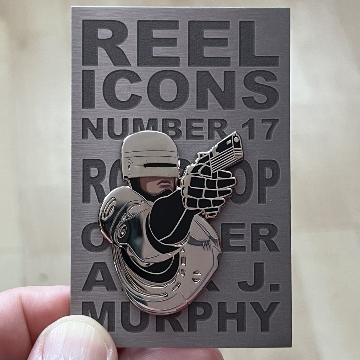 Unkle_Lee44's tweet photo. Another shiny beaut from the Pin King @DigitalSuicide5 🤩🙏
#robocop #alexmurphy #ocp #deltacity #pinbadge https://t.co/dwtx1Sk52C