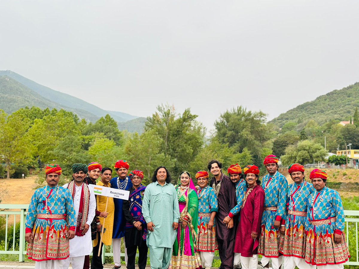 BhartiRahis's tweet photo. Rahis Bharti leads Dhoad of Rajasthan in proudly representing Rajasthan and Bharat at the 83rd Festival International de Danses et Musiques du Monde, Amélie-les-Bains, one of France’s oldest cultural festivals.
@IndiaembFrance
🇮🇳🇫🇷 #RahisBharti #Dhoad #IndiaFrance https://t.co/0yf09qCtfV