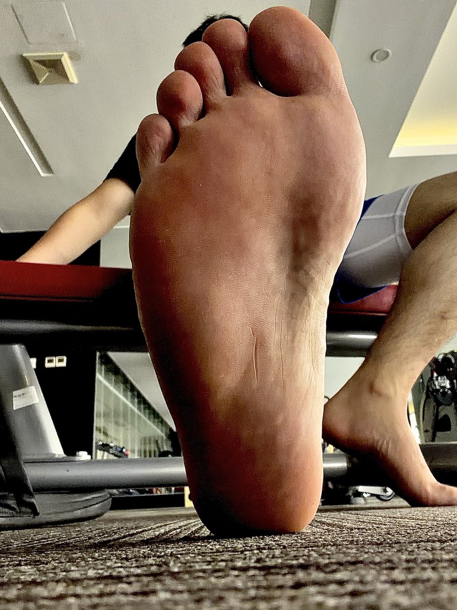 KesleyRene41762's tweet photo. 练腿是真tm累 #体育生 #肌肉腿 #腿毛 #雄臭  
#肌肉爷们儿 #高弹 #臭脚 #原味 https://t.co/zUCBd9bwlh