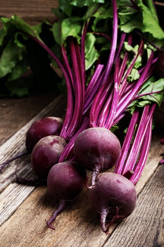 Lab_for_Men's tweet photo. Best foods to improve blood flow and erection quality:

• Beetroot (highest natural nitrates)
• Pomegranate (nitric oxide booster)
• Dark chocolate 85%+ (opens blood vessels)
• Watermelon (citrulline → nitric oxide)
• Garlic (allicin dilates arteries naturally)

Eat these weekly. 
Better blood flow is better performance. 
Every time.