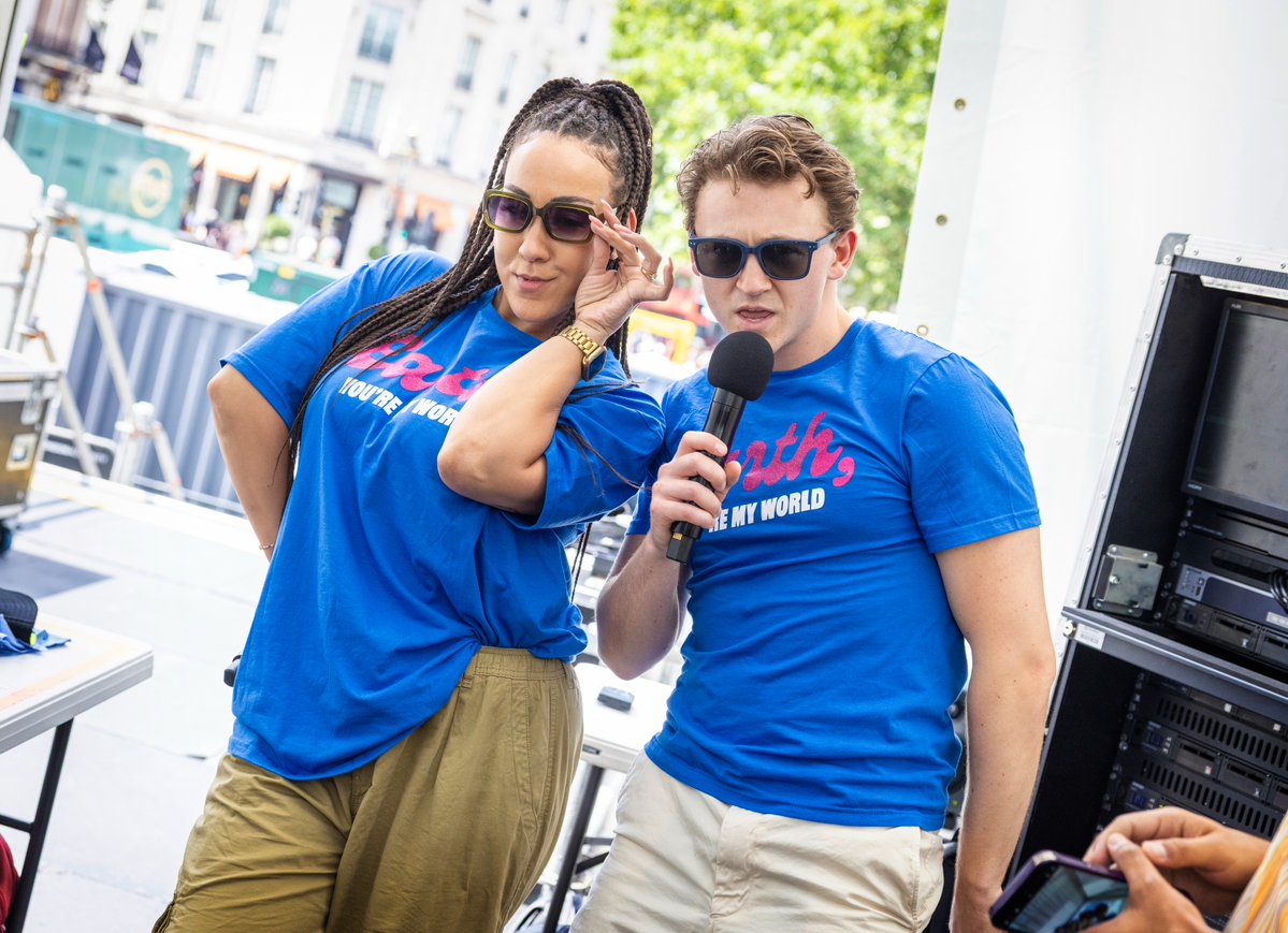WestEndLIVE's tweet photo. Your next theatre trip is out of this world 🌍 

🎟️ Book tickets to see Hot Mess with @london_theatre before it closes in just one month, and save up to 56% off: https://t.co/q9OOuGLZsb

📸: @peachyraith https://t.co/z9416Ewbnj