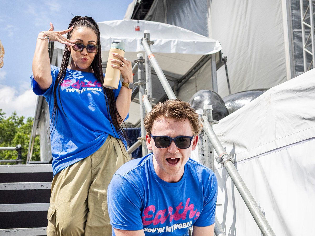 WestEndLIVE's tweet photo. Your next theatre trip is out of this world 🌍 

🎟️ Book tickets to see Hot Mess with @london_theatre before it closes in just one month, and save up to 56% off: https://t.co/q9OOuGLZsb

📸: @peachyraith https://t.co/z9416Ewbnj