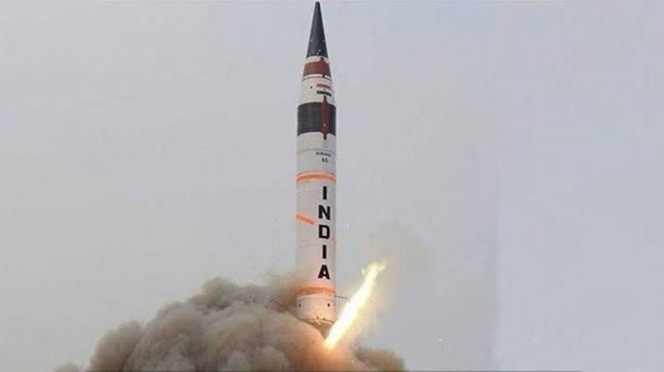 premt9924's tweet photo. 🚨 Agni-4 successfully test-fired from Odisha! 

Range: 4000 km. Nuclear capable. Pinpoint accuracy. 
While some talk, India builds. 
This is New India. This is Atmanirbhar Bharat 🇮🇳💪#isro #indianspace https://t.co/DKx5tqsl7v